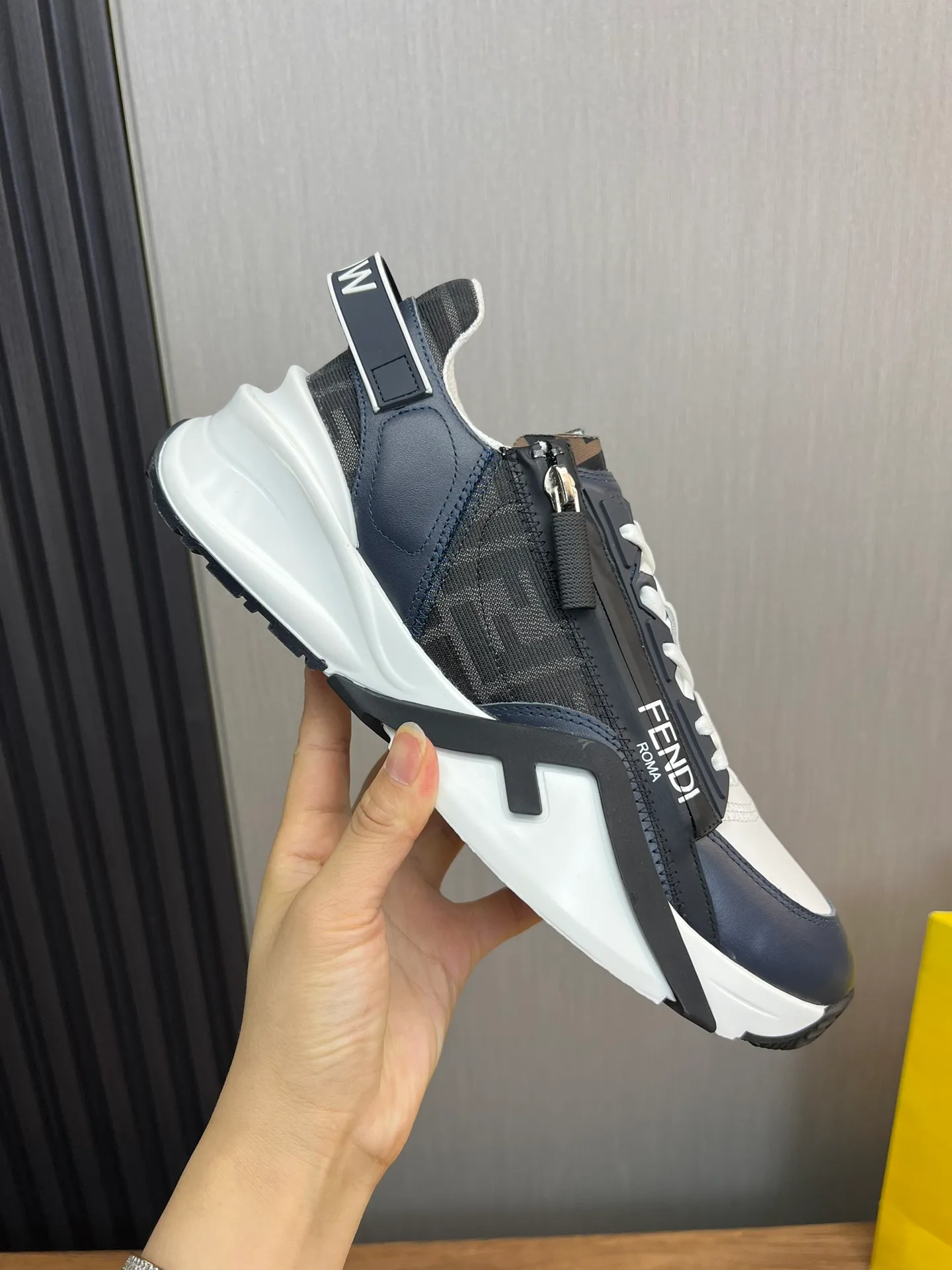Men's men's shoes💰520💰 Fendi [Fendi] hot style is on the market🔥Fashionable casual men's shoes🔱Made of original brand fly knit fabric. Original cowhide + breathable mesh lining + sheepskin feet. Perfect shape and top quality, you deserve it🔜Original rubber outsole, ultra-light, non-slip and wear-resistant👣 Standard size 38-44